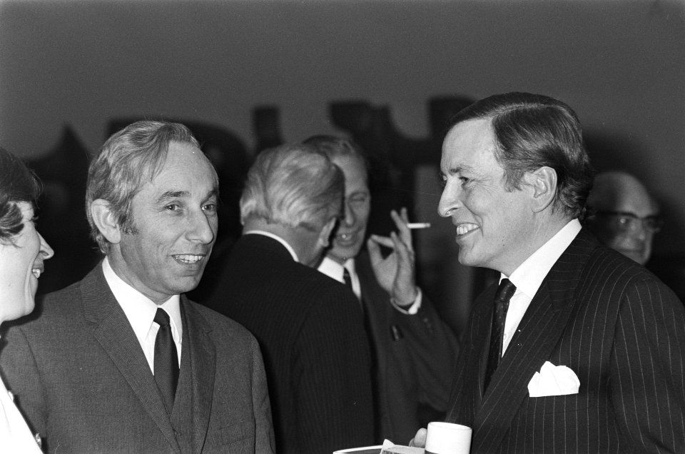 Prins Claus opent CNV-gebouw, Utrecht links Lanser, rechts Prins Claus, Bestanddeelnr 924-1748