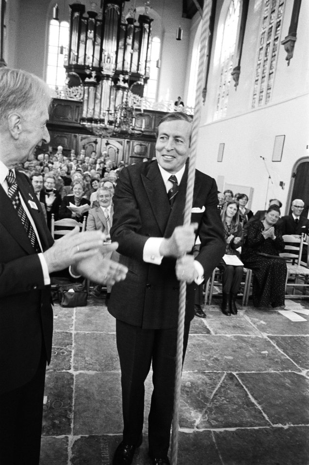 Prins Claus opent gerestaureerde Oosterkerk in Hoorn Prins Claus (r) tijdens lu, Bestanddeelnr 932-1476