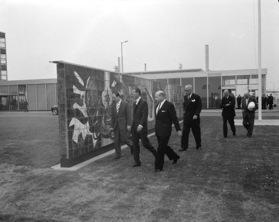 Prins Bernhard opent nieuwe Essoraffinaderij in het Botlekgebied, Bestanddeelnr 911-2313