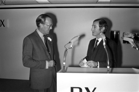 Prins Bernhard opent nieuwe fabriek Rank Xerox , Venray Prins Bernhard (l) en d, Bestanddeelnr 924-9504