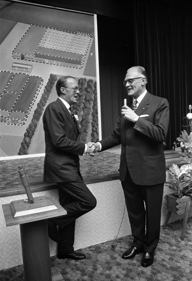 Prins Bernhard opent nieuwe fabriekscomplex van Koni NV (auto-onderdelen) in Oud, Bestanddeelnr 925-1168