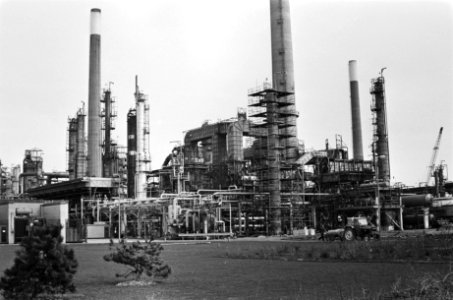 Prins Claus opent katalitische kraakcomplex van British Peteroleum in Europoort., Bestanddeelnr 932-0965