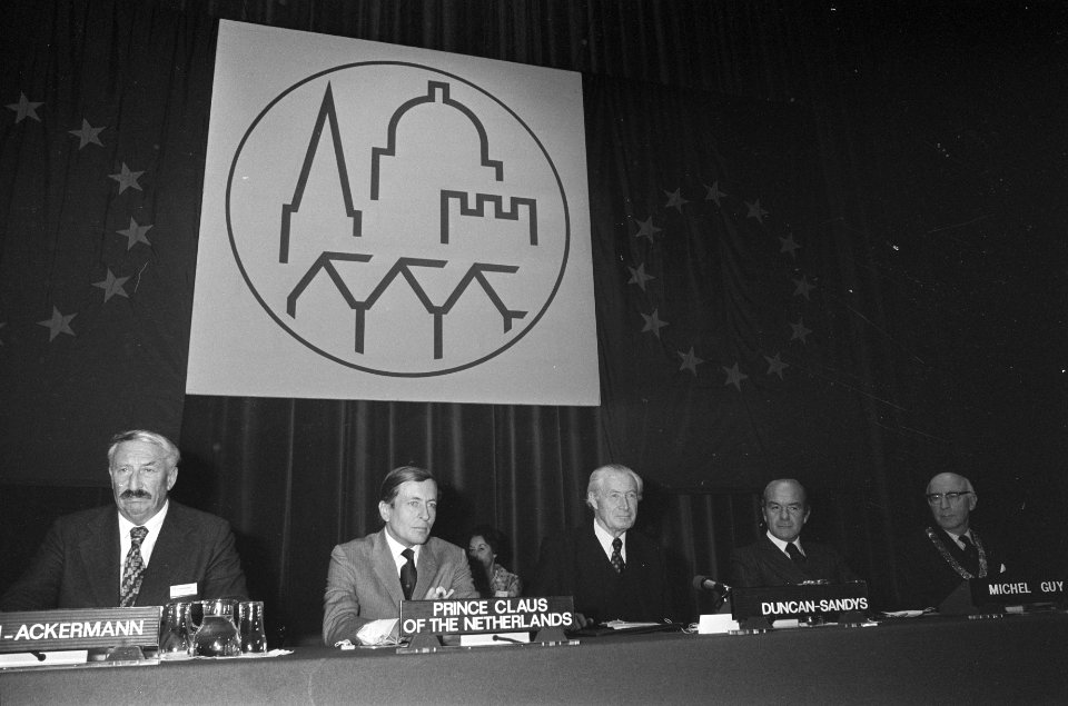 Prins Claus opent het Europees Monumentenjaar in het Congrescentrum Amsterdam p, Bestanddeelnr 928-2188