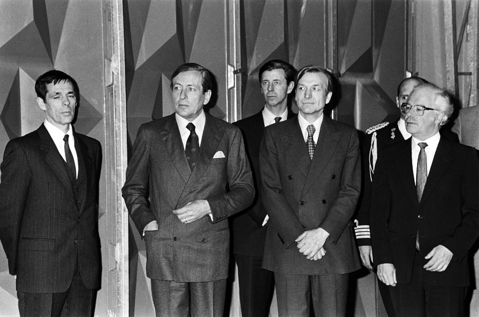 Prins Claus opent katalitische kraakcomplex van British Peteroleum in Europoort., Bestanddeelnr 932-0962