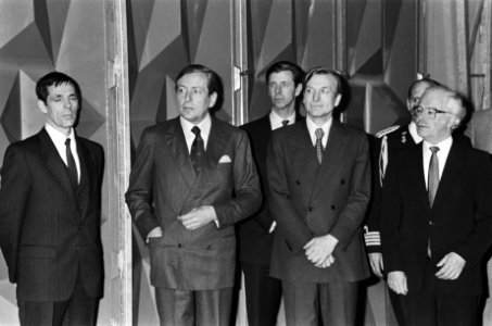 Prins Claus opent katalitische kraakcomplex van British Peteroleum in Europoort., Bestanddeelnr 932-0962