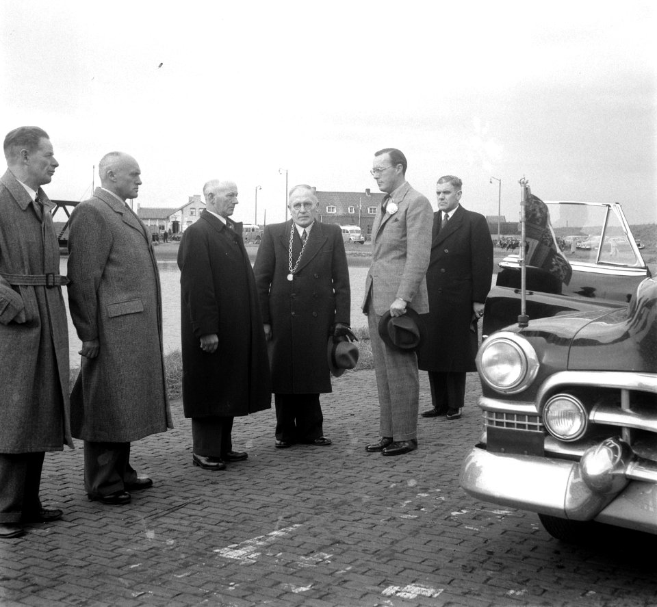 Prins Bernhard bezoekt Zeeuws-Vlaanderen (Kruiningen). Prins Bernhard op het Vee, Bestanddeelnr 905-3626