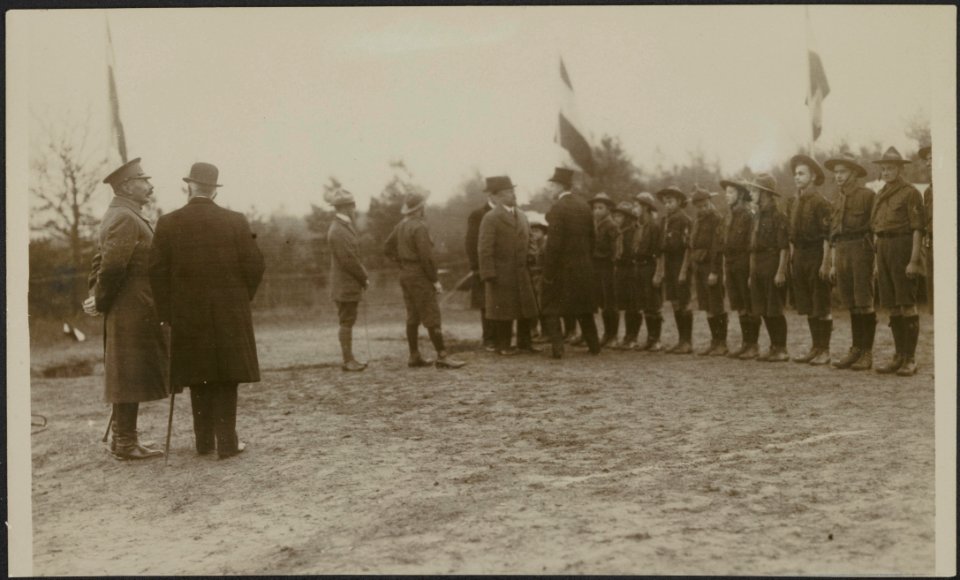 Prins Hendrik aanwezig bij een padvinders bijeenkomst militairen en burgers., Bestanddeelnr 158-2068