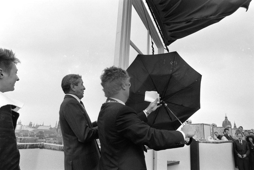 Prins Claus opent dakterras van het Scheepvaartmuseum in Amsterdam, de kunstmani, Bestanddeelnr 934-0477
