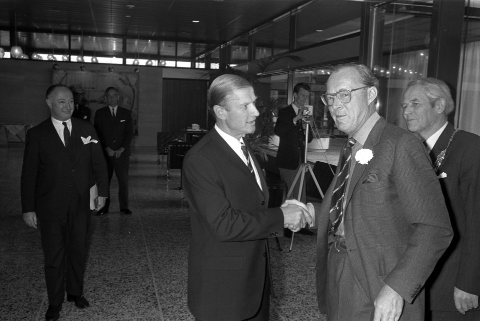 Prins Bernhard opent nieuw hoofdkantoor Siemens Nederland NV te Den Haag, Bestanddeelnr 925-9076