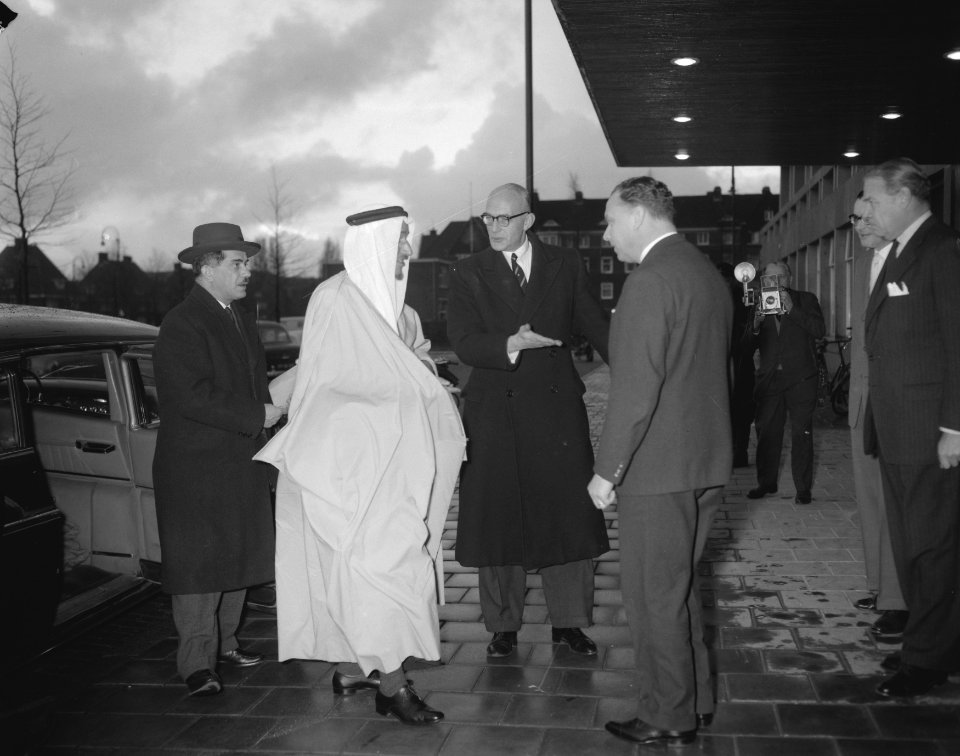 Prins Fahol al Feisal burgemeester van Riyad , hoofdstad Saoedi Arabie bezoekt P, Bestanddeelnr 910-0261