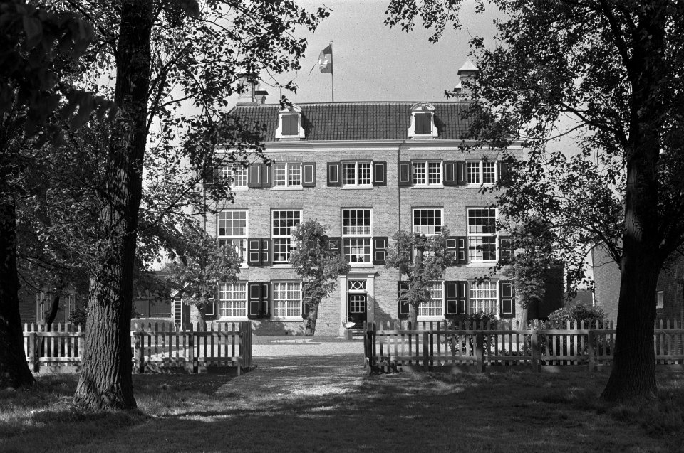 Prins Claus opent restaurant Gemeenlandshuis van Amstelland in Amsterdam exteri, Bestanddeelnr 927-1978