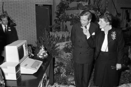 Prins Claus opent Rijks Middelbare Tuinbouwschool in Hoorn, Bestanddeelnr 932-8784