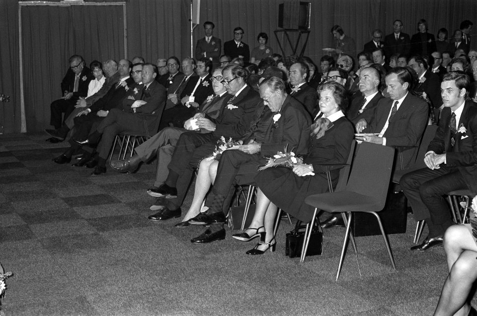 Prins Bernhard opent nieuw gebouw van Merck, Scharp en Dohme te Haarlem, Bestanddeelnr 925-5126