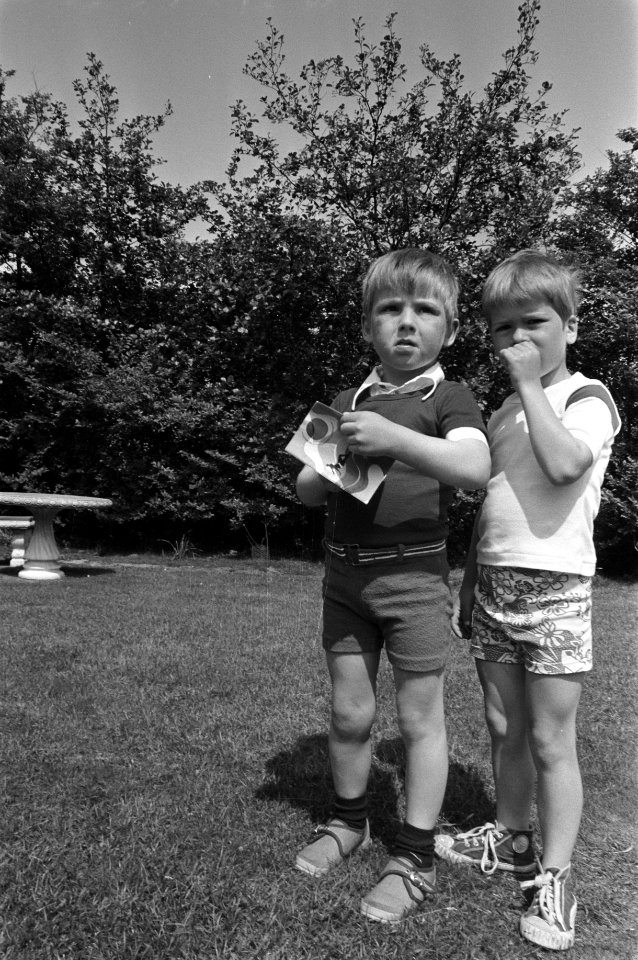 Prins Maurits (l) met een vakantievriendje, Bestanddeelnr 925-6670