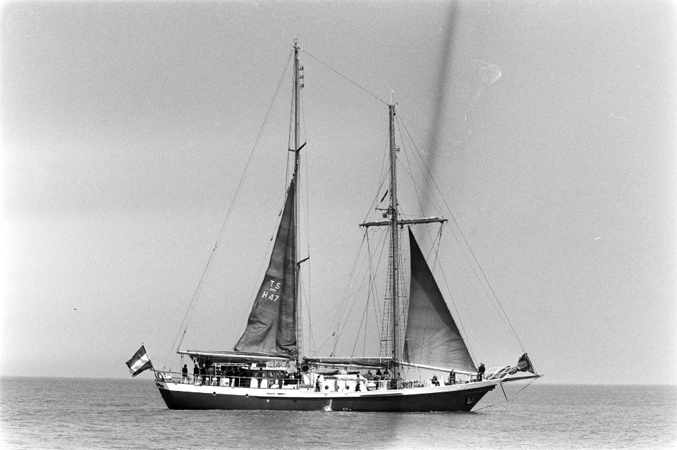 Prins Bernhard bezoekt zeezeilschip de Eendracht in Scheveningen de Eendracht m, Bestanddeelnr 929-7507