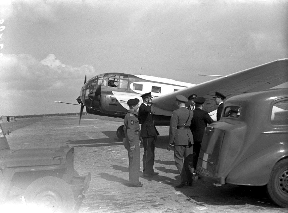 Prins Bernhard bij de Mariniers te Volkel, Bestanddeelnr 902-3783
