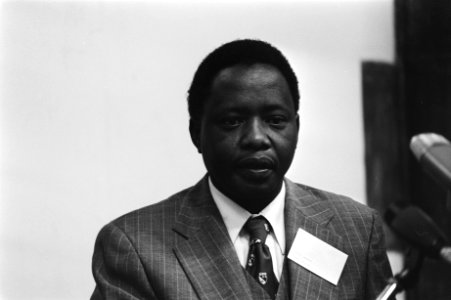 Prins Claus opent 31e congres van de FIEJ Percy Qobono (kop), Bestanddeelnr 929-7355