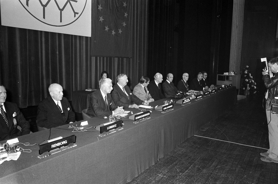 Prins Claus opent Europees Monumentenjaar in Congrescentrum Amsterdam zaaloverz, Bestanddeelnr 928-2190