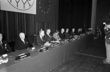 Prins Claus opent Europees Monumentenjaar in Congrescentrum Amsterdam zaaloverz, Bestanddeelnr 928-2190
