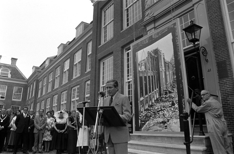 Prins Claus opent gebouw Rijksdienst voor de Monumentenzorg te Zeist, Bestanddeelnr 926-6437