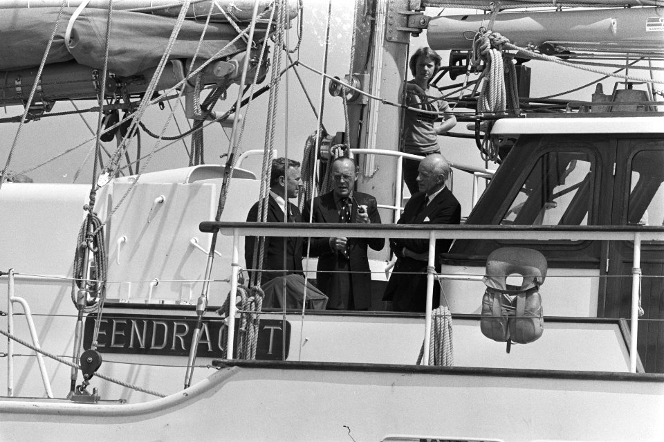 Prins Bernhard bezoekt zeezeilschip de Eendracht in Scheveningen Prins Bernhard, Bestanddeelnr 929-7508