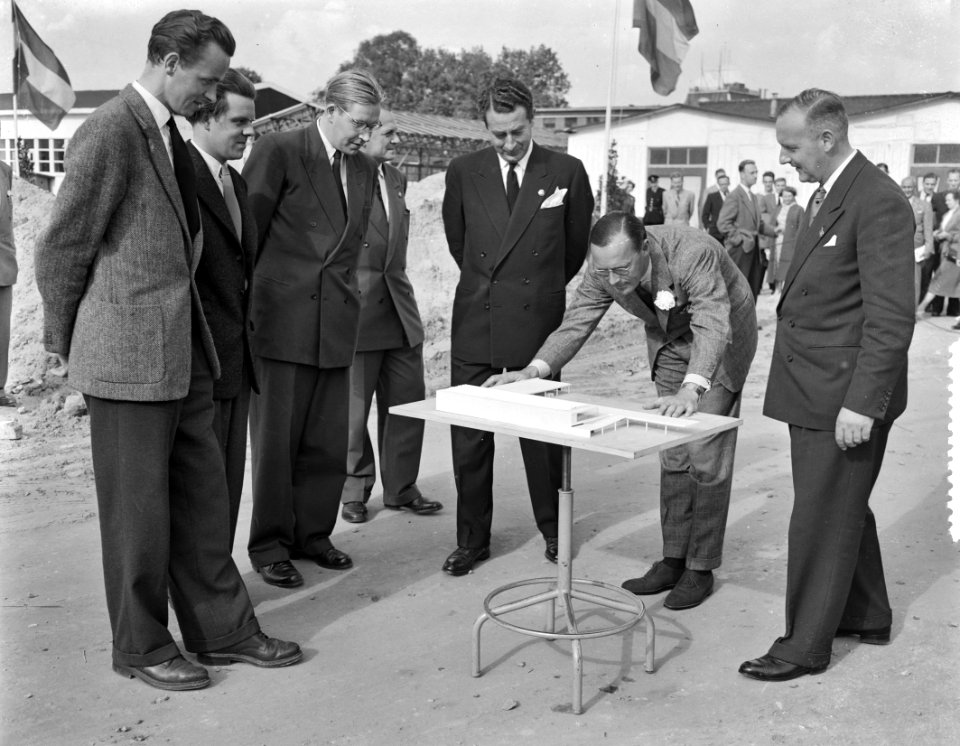 Prins Bernhard bezoekt de jaarbeurs Utrecht, Bestanddeelnr 907-3207