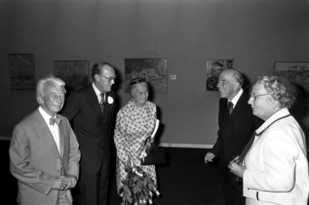 Prins Bernhard reikt Erasmusprijs uit in Van Goghmuseum aan Sir Ernst Gombrich e, Bestanddeelnr 928-1613