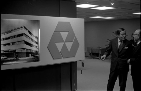 Prins Claus opent het Adriaan Volkerhuis 1974