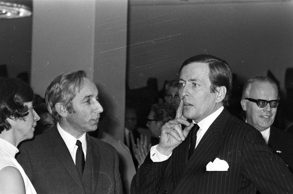 Prins Claus opent CNV-gebouw, Utrecht links Lanser, rechts Prins Claus, Bestanddeelnr 924-1747