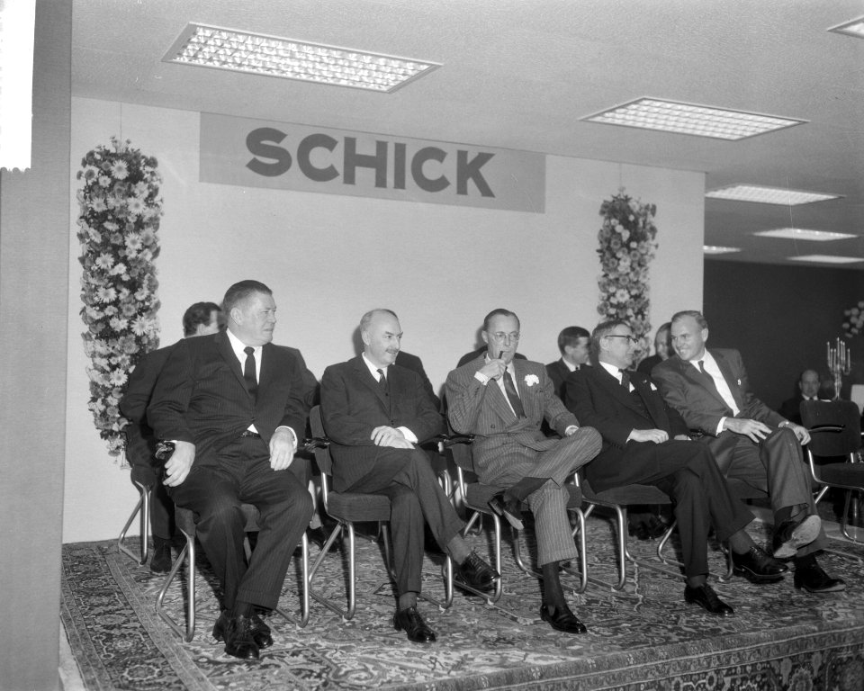 Prins Bernhard bij de opening van de Schick Safety Razor Company te Amsterdam d, Bestanddeelnr 918-5257