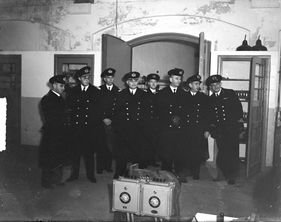 Prins Bernhard bezoekt verbindingsschool Kattenburg, Bestanddeelnr 903-1033