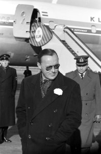 Prins Bernhard terug uit New York op Schiphol, Bestanddeelnr 913-2042