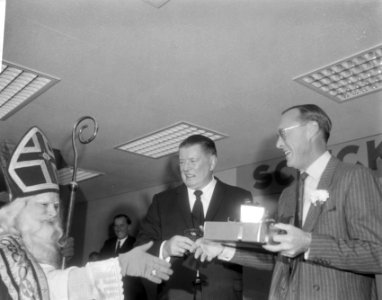 Prins Bernhard bij de opening van de Schick Safety Razor Company te Amsterdam d, Bestanddeelnr 918-5245