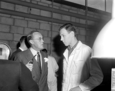 Prins Bernhard bij de opening van de Schick Safety Razor Company te Amsterdam d, Bestanddeelnr 918-5256