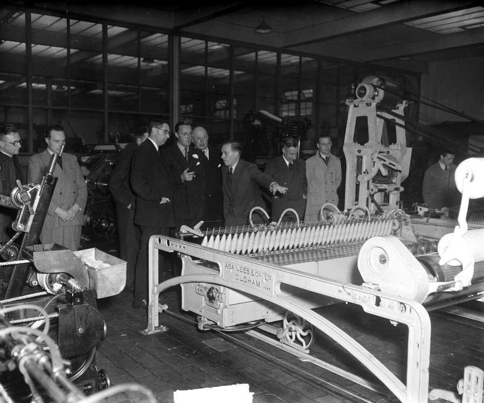 Prins Bernhard bezoekt Tilburg wollen stoffenfabriek Enneking, Bestanddeelnr 904-2938