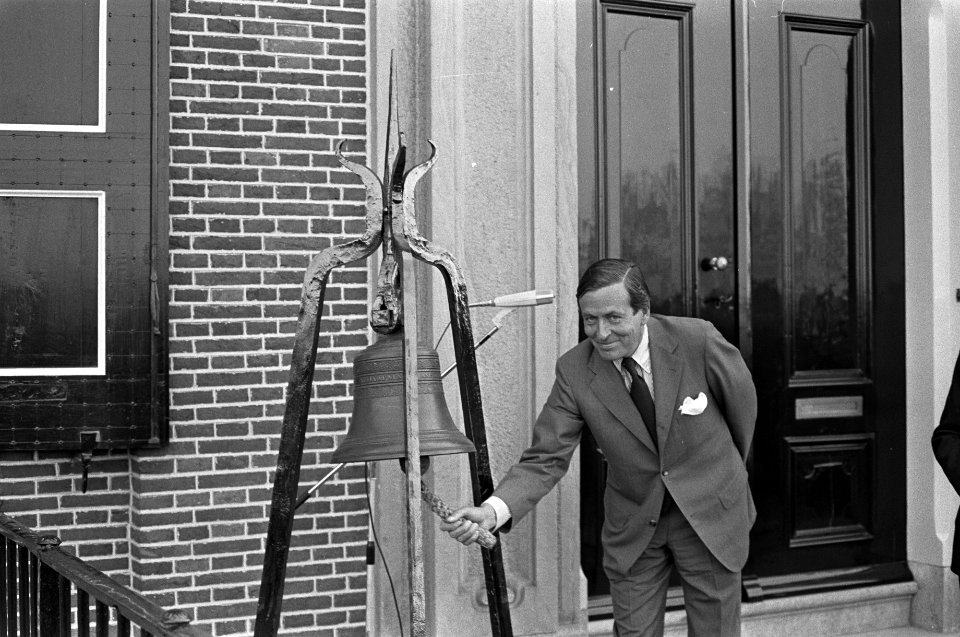 Prins Claus opent restaurant Gemeenlandshuis van Amstelland in Amsterdam Prins , Bestanddeelnr 927-1976