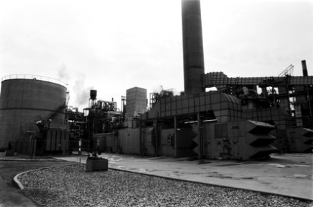 Prins Claus opent katalitische kraakcomplex van British Peteroleum in Europoort., Bestanddeelnr 932-0964