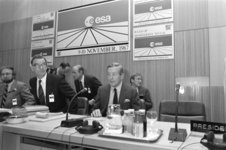 Prins Claus opent ESA-ministersconferentie in Den Haag, Bestanddeelnr 934-1258
