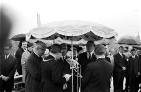 Prins Claus opende John F. Kennedy brug te Maastricht. Prins Claus , burgemeeste, Bestanddeelnr 921-3253