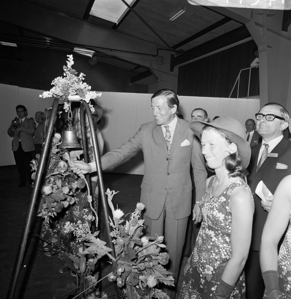 Prins Claus opent bloemencorso in Rijnsburg, Bestanddeelnr 924-7941
