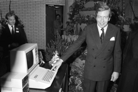 Prins Claus opent Rijks Middelbare Tuinbouwschool in Hoorn, Bestanddeelnr 932-8786