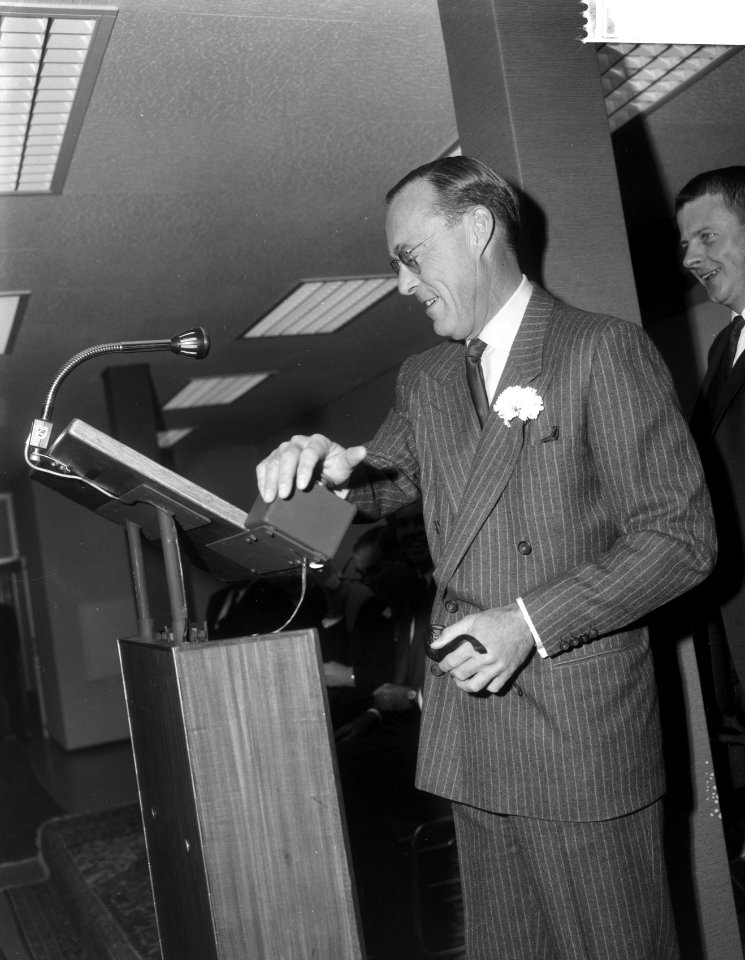 Prins Bernhard bij de opening van de Schick Safety Razor Company te Amsterdam, Bestanddeelnr 918-5251