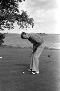 Prins Claus neemt deel aan golftoernooi te Wassenaar, Bestanddeelnr 926-5979