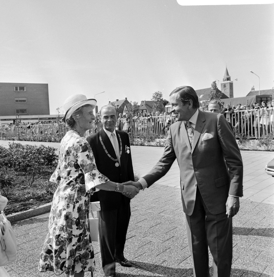 Prins Claus opent bloemencorso in Rijnsburg, Bestanddeelnr 924-7947