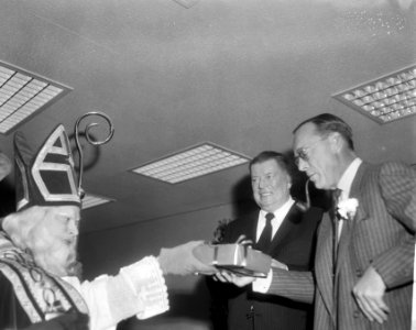 Prins Bernhard bij de opening van de Schick Safety Razor Company te Amsterdam d, Bestanddeelnr 918-5252