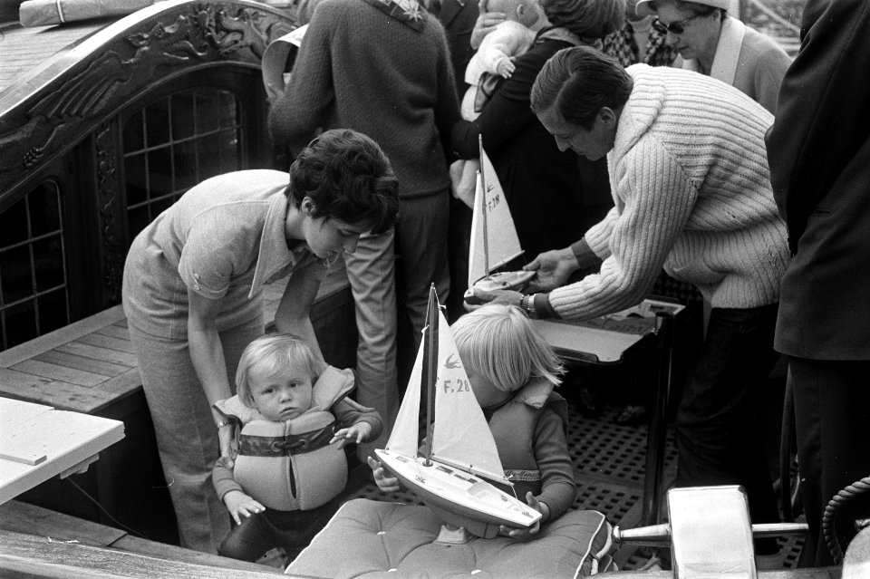 Prinses Beatrix en Prins Claus openen met de drie kinderen nieuwe jachthaven van, Bestanddeelnr 923-5408