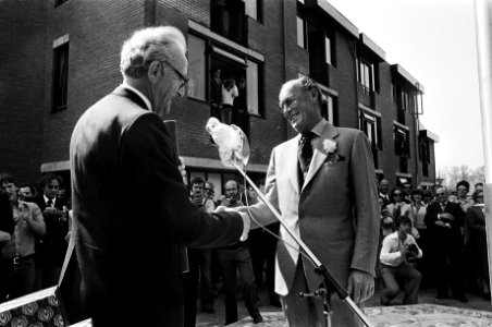 Prins Bernhard bij de toespraken, Bestanddeelnr 930-2605