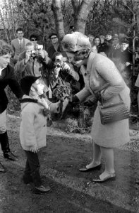 Prinses Beatrix en prins Claus opende Madurodam-manege te Den Haag . Prinses kri, Bestanddeelnr 920-8988