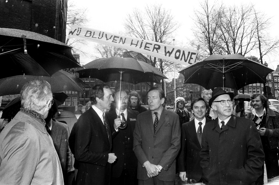 Prins Claus opent Sonestahotel in Amsterdam v.l.n.r. architect De Klerk, Prins , Bestanddeelnr 927-8533