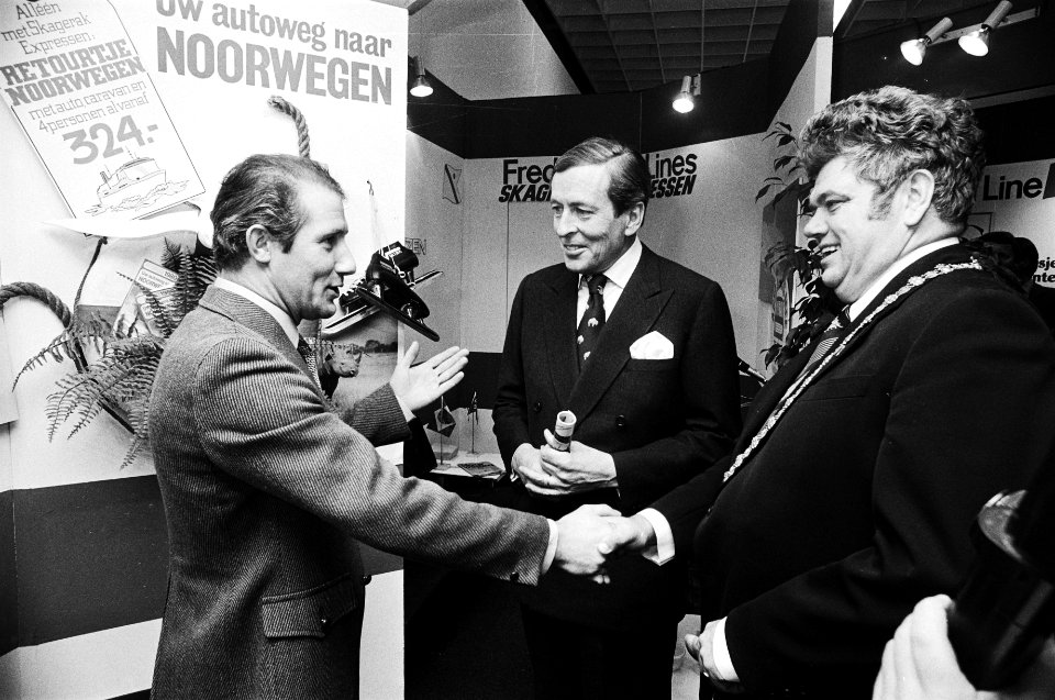 Prins Claus opent Vakantie 1980 in Utrecht burgemeester Vonhoff (rechts), Kees , Bestanddeelnr 930-6357